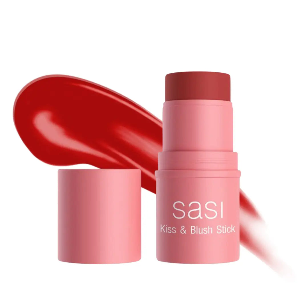 عصا مكياج SASI Kiss & Blush بوزن 4 غرام، متعددة الاستخدامات لتلوين الشفاه والخدود، معبأة في أنبوب وردي أنيق على خلفية بيضاء.