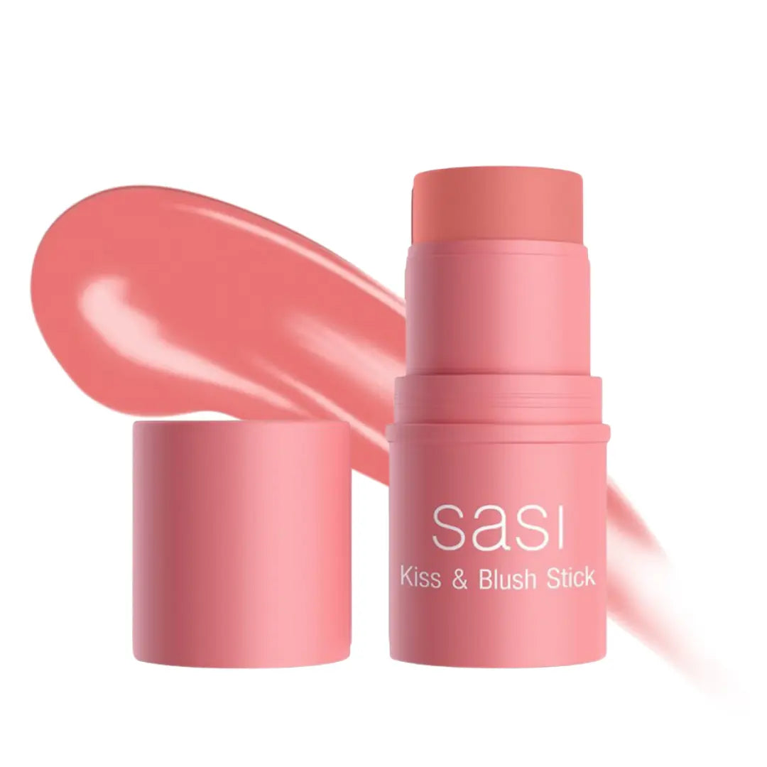عصا مكياج SASI Kiss & Blush بوزن 4 غرام، متعددة الاستخدامات لتلوين الشفاه والخدود، معبأة في أنبوب وردي أنيق على خلفية بيضاء.