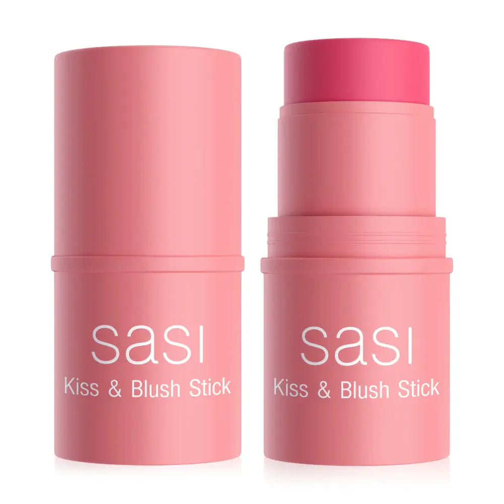 عصا مكياج SASI Kiss & Blush بوزن 4 غرام، متعددة الاستخدامات لتلوين الشفاه والخدود، معبأة في أنبوب وردي أنيق على خلفية بيضاء.