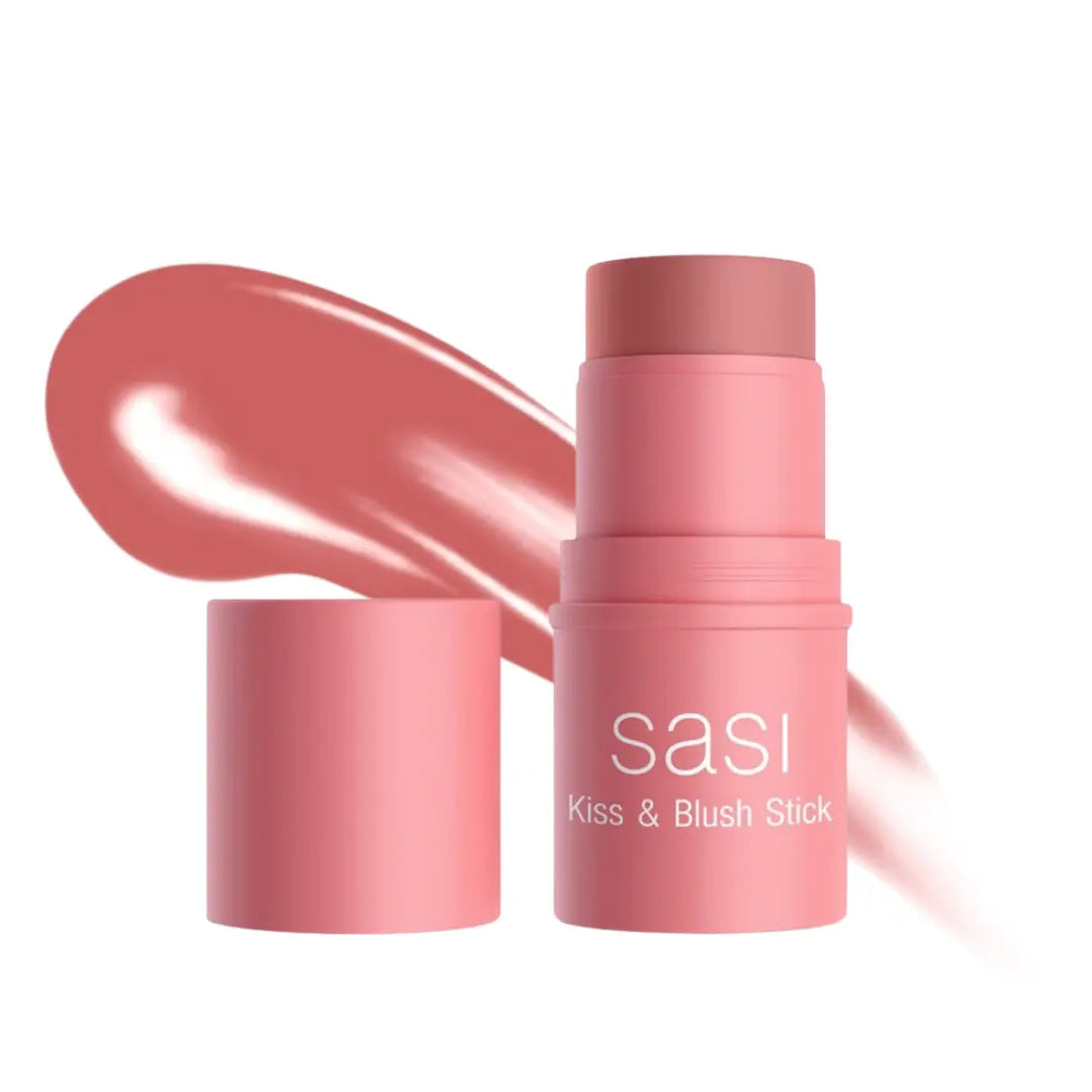 عصا مكياج SASI Kiss & Blush بوزن 4 غرام، متعددة الاستخدامات لتلوين الشفاه والخدود، معبأة في أنبوب وردي أنيق على خلفية بيضاء."