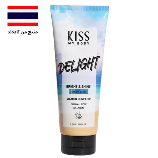 "لوشن كيس ماي بودي برايت شاين برفيوم بمعامل حماية SPF30 PA+++ ديلايت، بوزن 200 جم، يحتوي على خصائص تفتيح وترطيب، غني بمعامل حماية SPF30 للحماية من الأشعة فوق البنفسجية، يمنح البشرة إشراقة ونعومة مع رائحة منعشة ومبهجة."
نايس ون
امازون
"Kiss My Body Bright Shine Perfume Lotion SPF30 PA+++ Delight, a 200g brightening and moisturizing lotion, enriched with SPF30 for UV protection, leaving skin radiant, smooth, and lightly fragranced with a fresh, delightful scent."