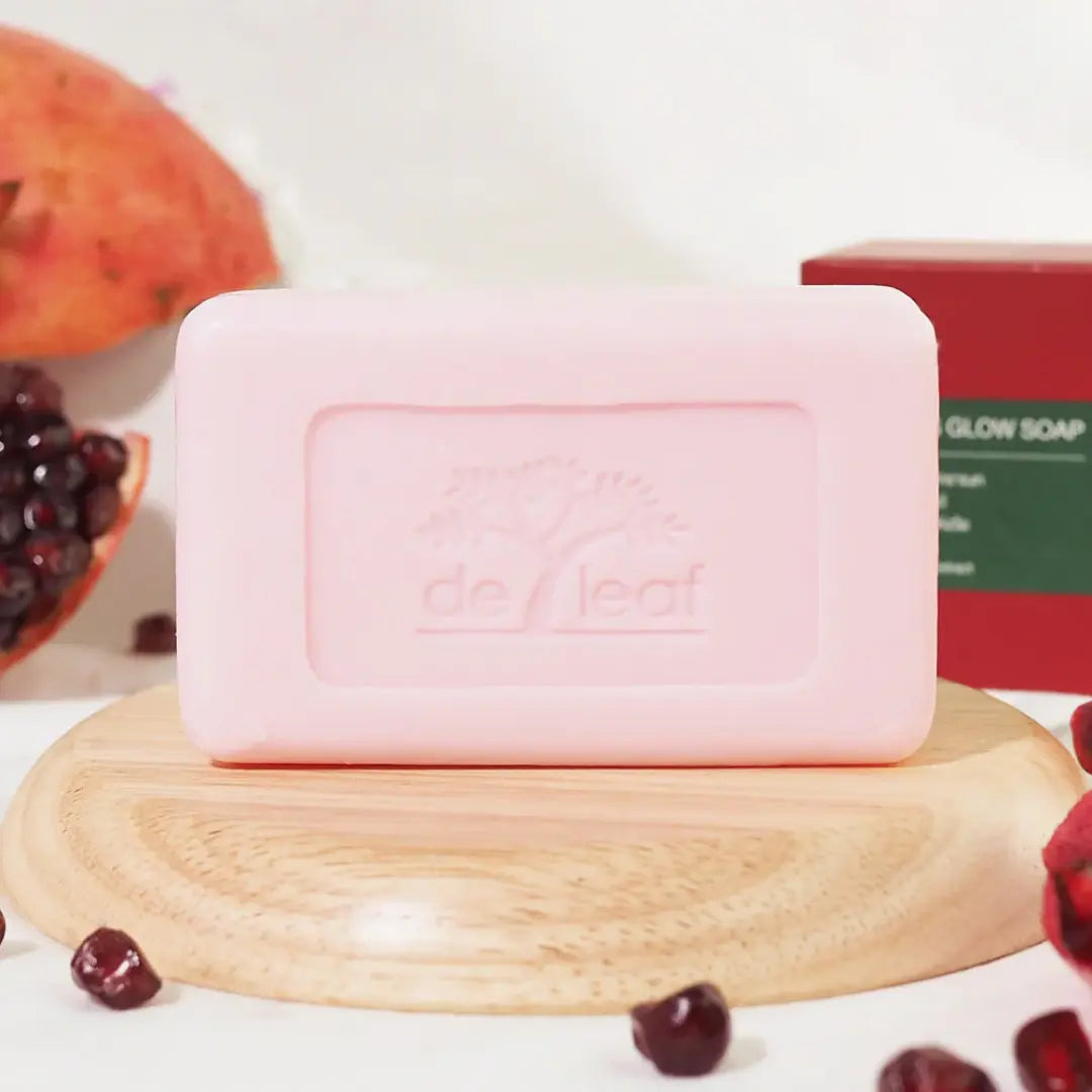 De Leaf Thanaka Pomegranate Ageless Glow Soap (100g) -  صابونة دي ليف تاناكا بالرمان لتجديد نضارة البشرة Goodthings.bkk