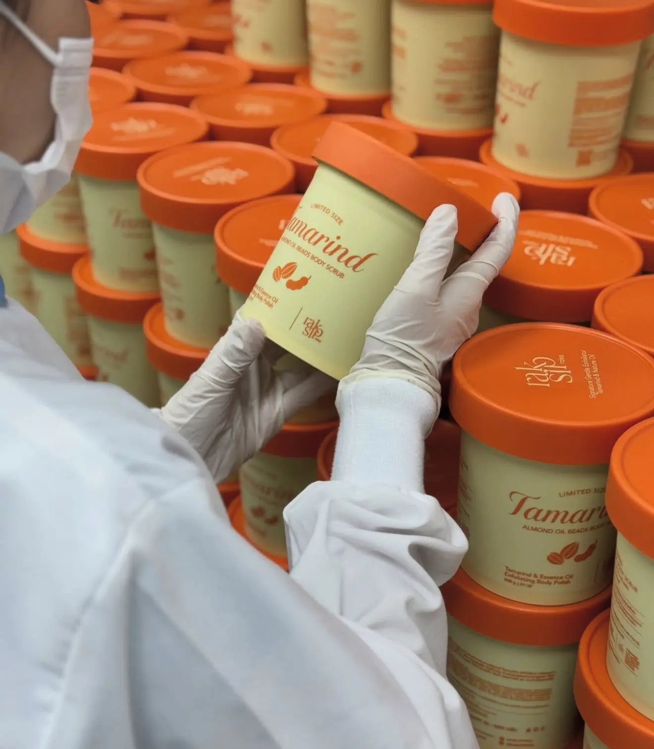 Raksi tamarind milk body scrub - ماسك ومقشر راكسي Goodthings.bkk