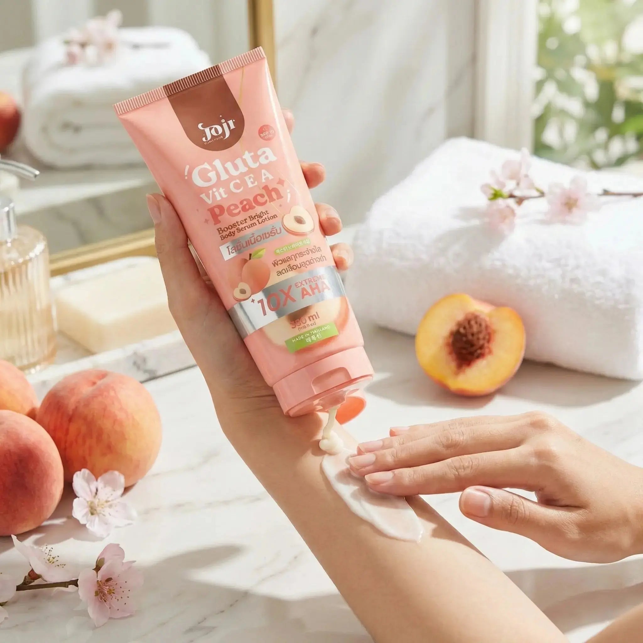 لوشن سيروم الجسم جوجي سيكرت يانغ | خوخ، جلوتا اها لتفتيح وتقشير البشرة - 330 مل Goodthings.bkk