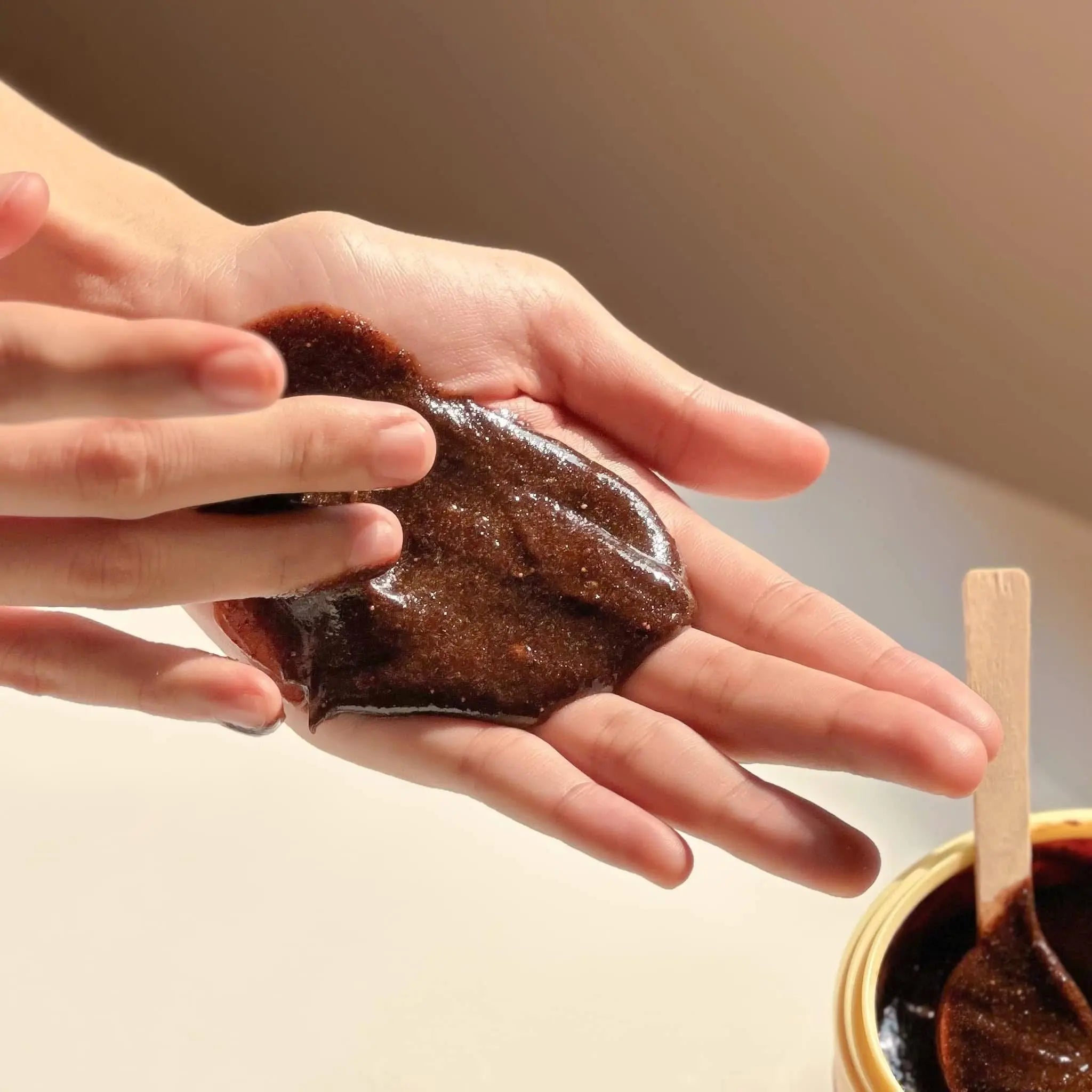 Raksi tamarind milk body scrub - ماسك ومقشر راكسي Goodthings.bkk