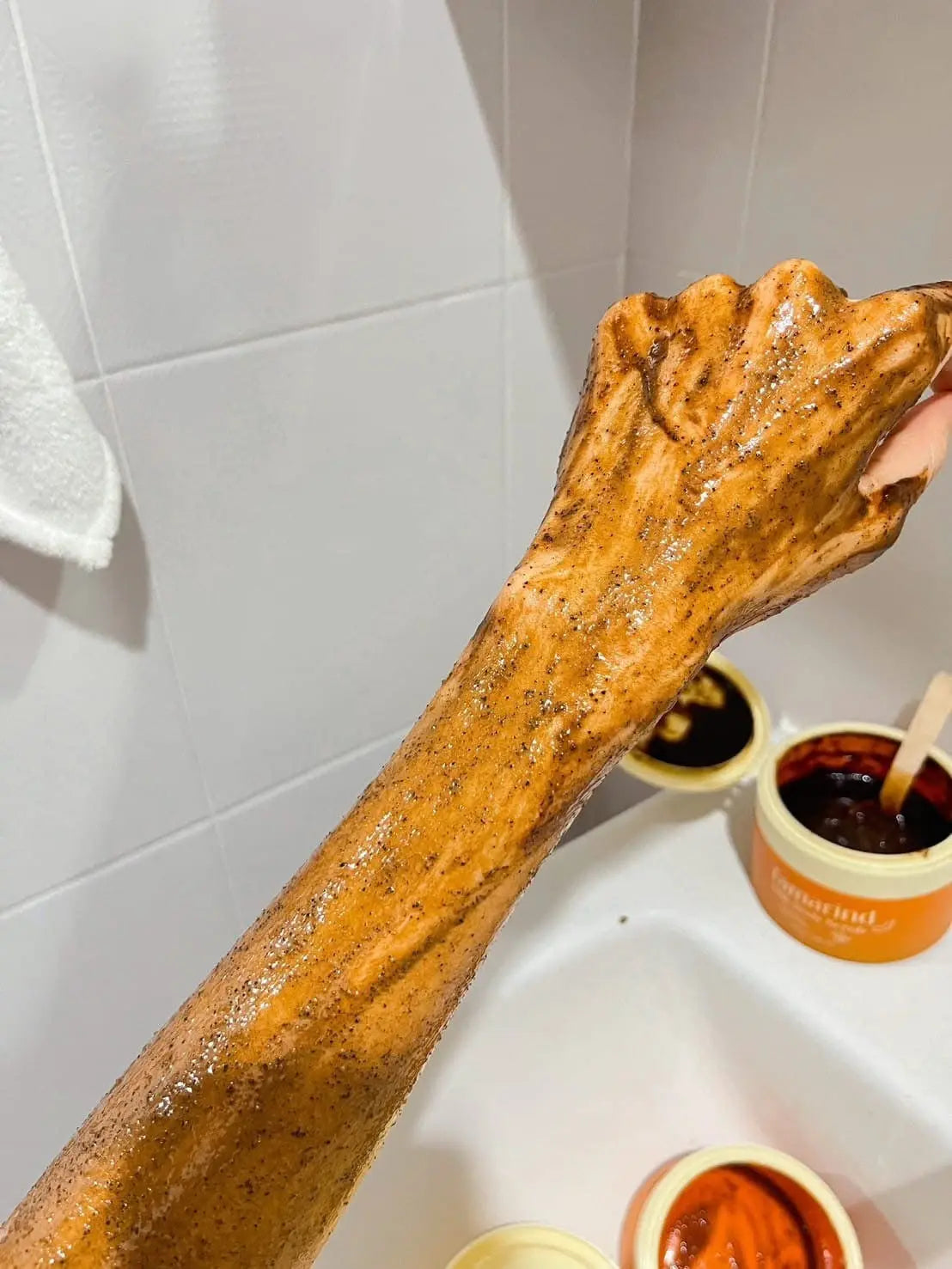 Raksi tamarind milk body scrub - ماسك ومقشر راكسي Goodthings.bkk