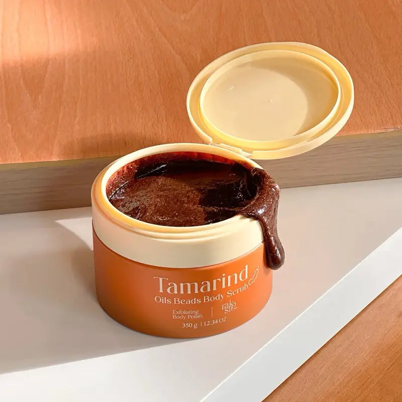 Raksi tamarind milk body scrub - ماسك ومقشر راكسي Goodthings.bkk